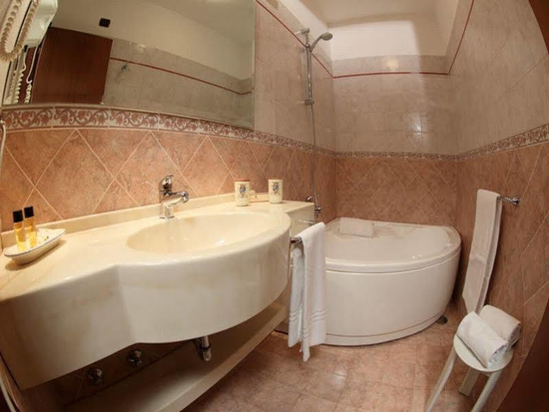 Casa Isabella Exclusive Hotel มอตโตลา ภายนอก รูปภาพ